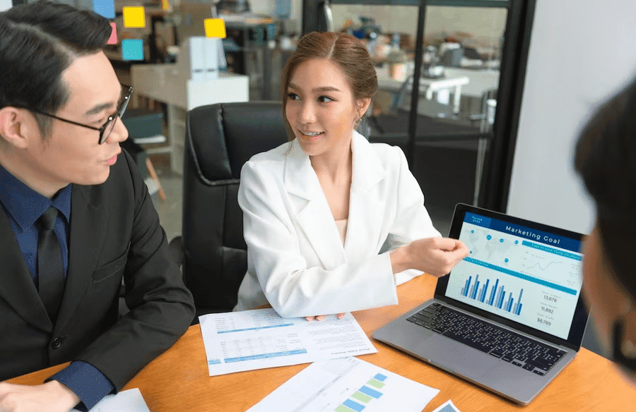 ใช้ระบบ CRM เพื่อประกอบรายงาน